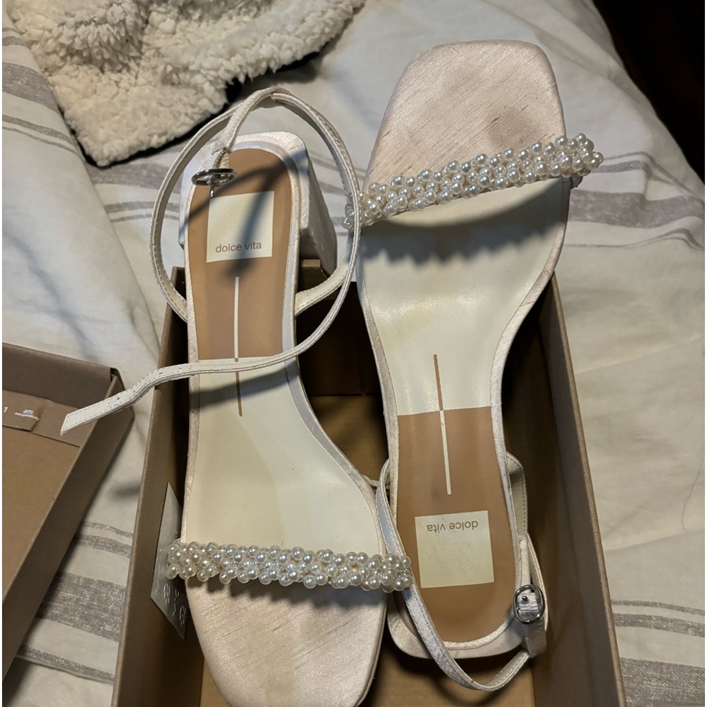 Dolce Vida Zalma Pearl Heals With Strap